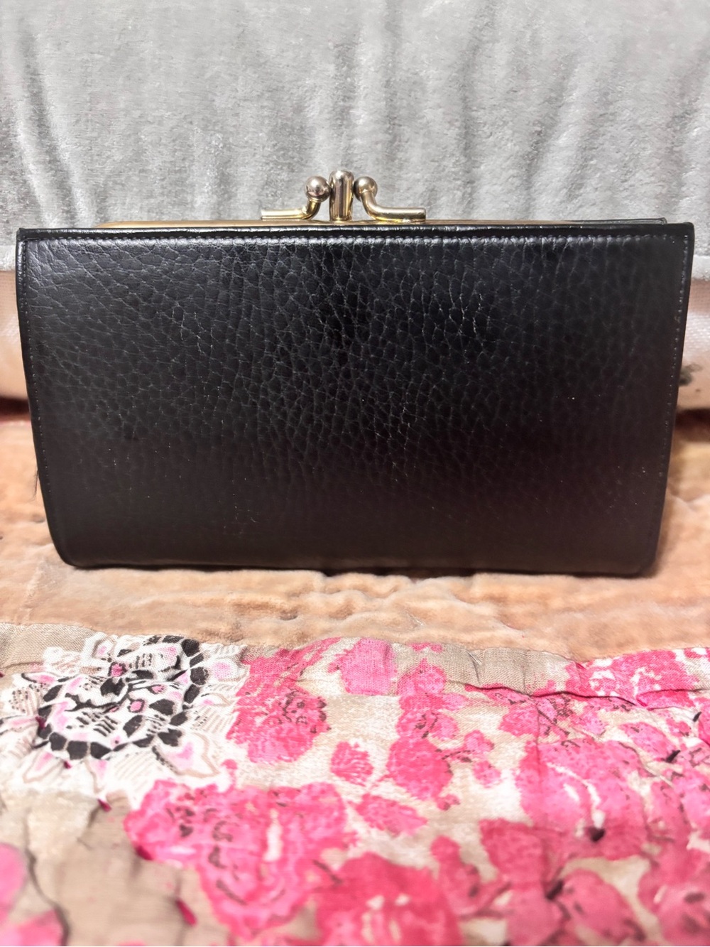 Art Deco - American Vintage Black Leather Wallet with Gold Diamond Accents - Picture 2 of 6